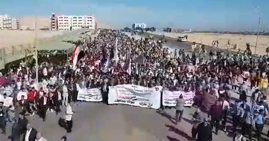 مسيرة حاشدة لطلاب جامعة سوهاج للحث على المشاركة بالانتخابات الرئاسية