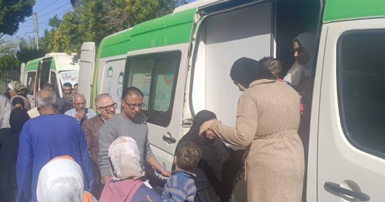 الكشف على 1370 مريضا فى قافلة طبية ضمن مبادرة 100 يوم صحة بالأقصر