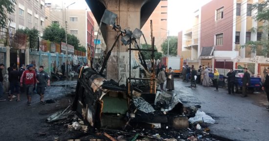 سكرتير عام محافظة سوهاج ورئيس مدينة طهطا يتفقدان آثار حريق الأكشاك.. صور