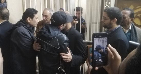 مصطفى قمر وأشرف زكى فى عزاء شقيق أبو الليف والمخرج أحمد البدرى