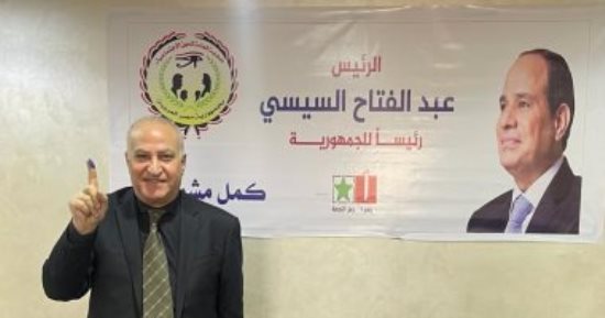 نقيب الاجتماعيين يهنئ الرئيس السيسى.