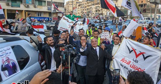 المصريون يشعلون الاحتفالات بعد فوز الرئيس بمصر الجديدة 