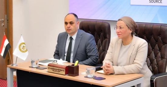 وزيرة البيئة تعقد اجتماعًا مع العاملين بقطاع نوعية البيئة لبحث تطوير آليات العمل