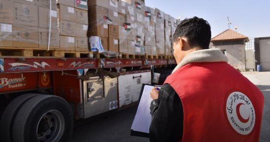 مصر فى خدمة الأشقاء الفلسطينيين.. معبر رفح يفتح أبوابه أمام تدفق المساعدات الإنسانية