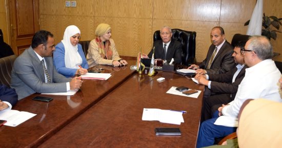 حماية الطفل بالأقصر تبحث توعية الأطفال بأضرار السوشيال ميديا.. صور