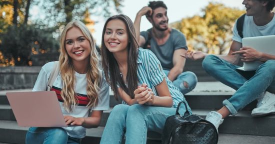 أبراج بتعرف تكون شلة من الأصدقاء خلال فترة الجامعة.. القوس الأبرز