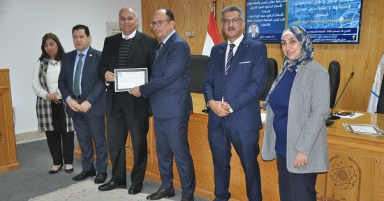 رئيس جامعة حلوان يكرم العلماء المتميزين طبقاً لقواعد معلومات SciVal