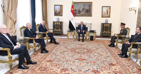 الرئيس السيسى يبحث مع وزير دفاع اليونان سبل تعزيز العلاقات الثنائية 