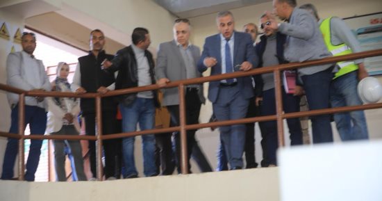 محافظ سوهاج يتفقد محطتى مياه الشرب والصرف الصحى بالهجارسة ونيدة