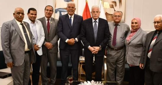 محافظ جنوب سيناء يستقبل وفد نقابة الزراعيين العامة