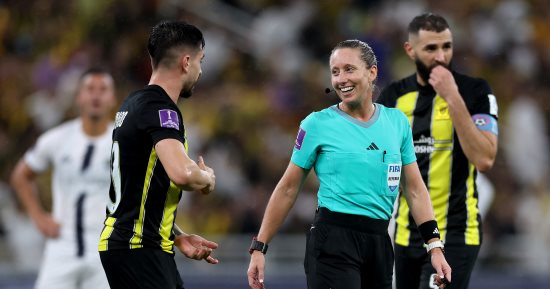 5 معلومات عن توري بينسو الحكمة الأمريكية لمباراة الأهلي وأوراوا