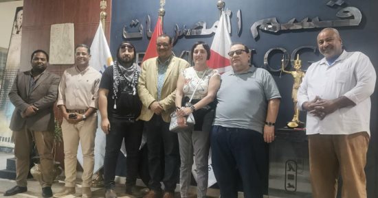 وفد إيطالى يزور مكتبة مصر العامة بالأقصر لبحث دعم مركز التراث الحضارى.. صور