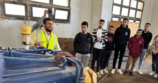زيارة طلاب برنامج تكنولوجيا السيارات الهجين لمحطة الرياح بالزعفرانة