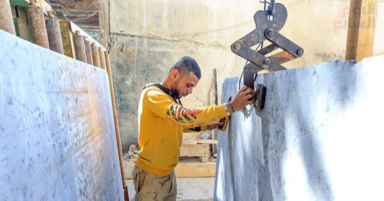 أحجار طبيعية ورخام ملون.. شق التعبان منجم صناعة الرخام فى مصر