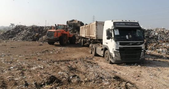 استمرار حملات رفع المخلفات من النقطة الوسيطة بمنطقة الغار فى الزقازيق