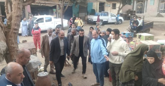 محافظ بنى سويف يتابع إجراءات التعامل مع هبوط محدود بأحد شوارع قرية الشناوية