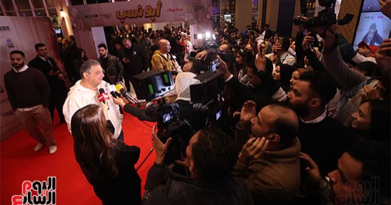 أشرف زكي وروجينا ومحمود عبد المغنى فى العرض الخاص لفيلم "أبو نسب"