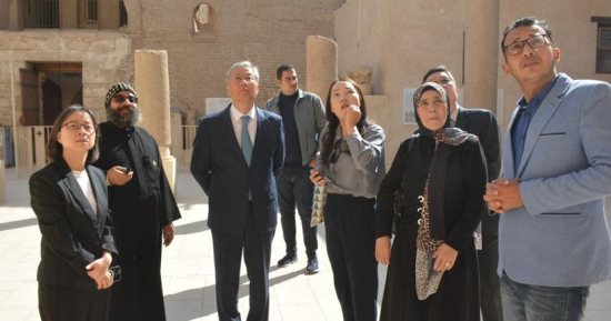 سفير كورويا الجنوبية يتفقد المشروع الإنمائي بإحدى المدارس ويزور كنيسة ماري جرجس  