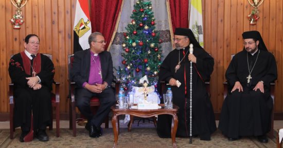 رئيس الطائفة الإنجيلية يهنئ بطريرك الكاثوليك بعيد الميلاد المجيد