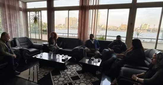 قانوش يعقد اجتماعا مع مسئولى الكيانات الفنية للارتقاء بالحركة التشكيلية