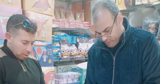 إعدام 1400 كيلو مواد غذائية والمرور على 354 منشأة خلال حملات بالدقهلية.. صور