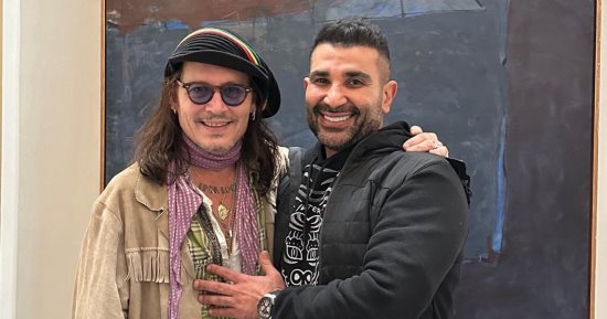 أحمد سعد برفقة جونى ديب ويعلق: نورت بيت أخوك يا حبيبى.. صور