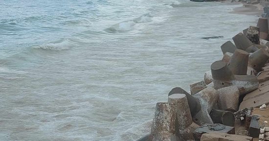 أمطار غزيرة وانخفاض بدرجات الحرارة فى أول أيام الشتاء بالإسكندرية..فيديو