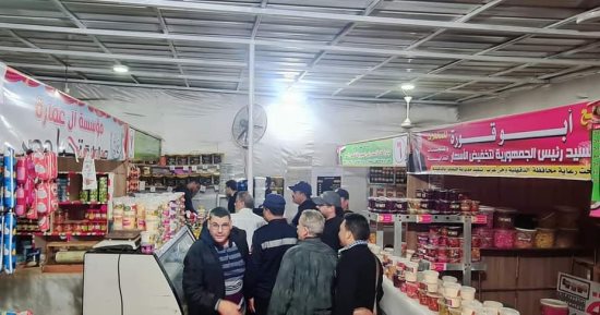 رئيس حى غرب المنصورة يتابع تنفيذ مبادرة تخفيض أسعار السلع الغذائية 