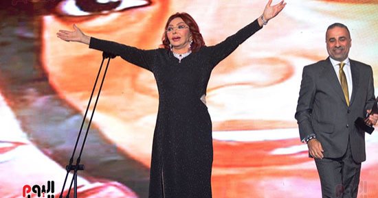 تكريم نبيلة عبيد عن مشوارها الفنى من دير جيست
