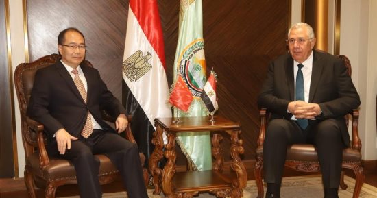 وزير الزراعة يبحث مع نائب حاكم مقاطعة سيتشوان الصينية التعاون فى الأنشطة الزراعية