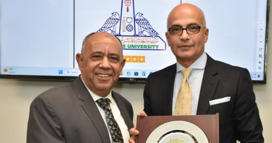 مجلس جامعة عين شمس يكرم القائم بأعمال عميد كلية الزراعة