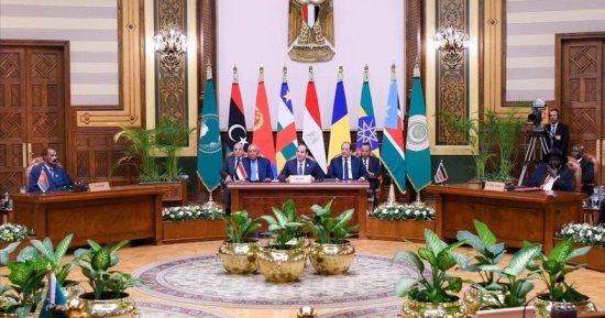 لهذه الأسباب يلجأ فرقاء السودان للقاهرة.. مصر تبنت دبلوماسية الأشقاء وحسن الجوار فى التعامل مع الأزمة.. لعبت دورا إنسانيا لاحتضان السودانيين.. ووقفت على الحياد ونادت بالحفاظ على سيادة الدولة وإنهاء الصراع
