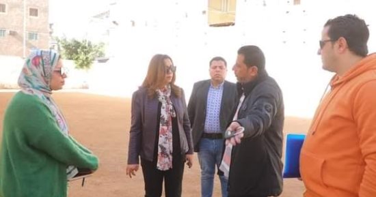 محافظ دمياط تحيل 31 موظفا بإحدى المدارس للتحقيق لخروجهم بدون إذن