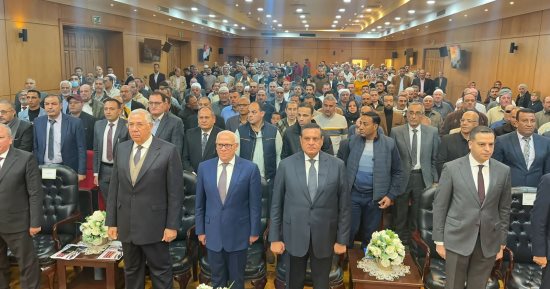 محافظ بورسعيد يعلن حصول مركز التراخيص الإلكترونى على شهادة "الأيزو"