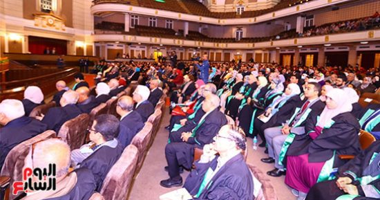 انطلاق احتفالية جامعة القاهرة بعيد العلم الـ18 لتكريم 60 من علمائها وباحثيها