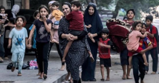 إسرائيل تمنع "الحياة" عن 2.2 مليون شخص في غزة.. حكومة الاحتلال تحاصر القطاع وترفض وصول "الماء والدواء والغذاء" للأهالي.. اتفاقيات جنيف والقوانين الدولية تصف ما تفعله تل أبيب بـ"جرائم الحرب والإبادة الجماعية"