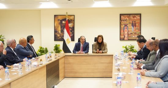 توقيع بروتوكول بين "التخطيط والبريد" لتنفيذ أنشطة التمكين الاقتصادى لتنمية الأسرة