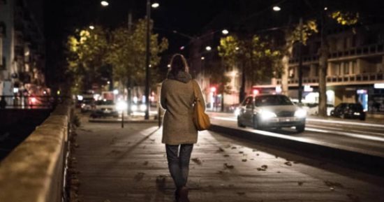 4 أبراج تفضل التنزه أثناء الليل فى الشتاء للاستمتاع بالطقس البارد 