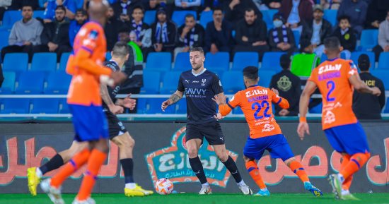 شوط أول سلبى بين الفيحاء والهلال فى الدوري السعودي