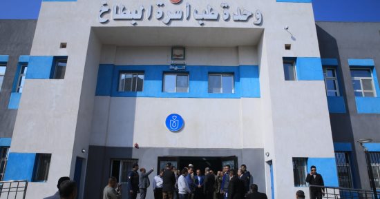 محافظ سوهاج يتفقد مشروعات "حياة كريمة" بقرية "البطاخ".. صور