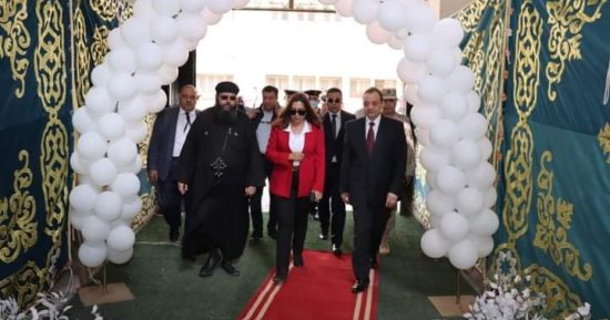 محافظ دمياط تقدم التهنئة بعيد الميلاد داخل كنيسة العذراء