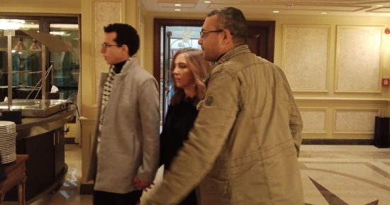 طه دسوقي بالشال الفلسطيني في العرض الخاص لأحدث أعمال watch it"حالة خاصة"