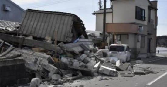 العالم هذا الصباح.. سقوط 3 قتلى وجرحى فى عمليتى إطلاق نار برأس السنة بـ"لوس أنجلوس" الأمريكية.. تسجيل نحو 90 هزة ارتدادية في اليابان بعد زلزال أمس الاثنين.. غزة: إسرائيل ألقت 65 ألف طن من المتفجرات على القطاع