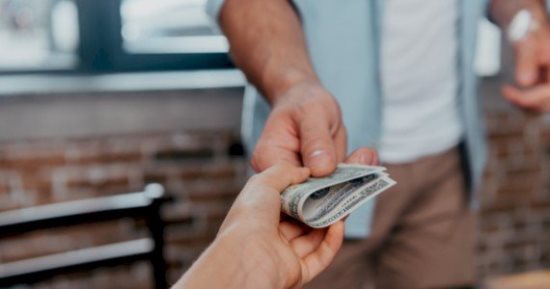من غير إحراج.. اعرف إتيكيت التعامل مع صديق اقترض مالاً ولم يرده