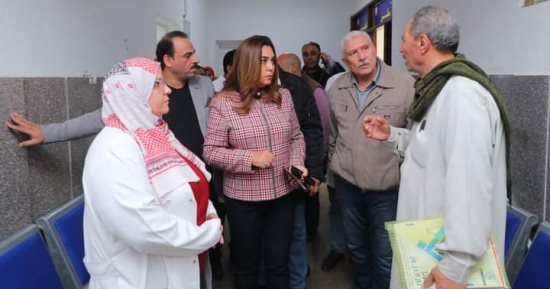 محافظ دمياط تتفقد مستشفى الزرقا المركزى وتحيل 99 من العاملين للتحقيق.. صور