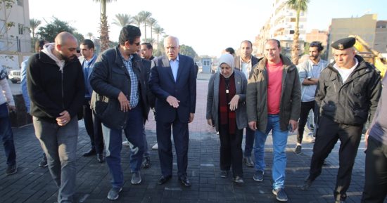 محافظ الجيزة يعاين نموذج للمرحلة الثانية من تطوير طريق المنصورية