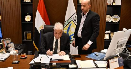 محافظ جنوب سيناء يصدق على أول عقد سكني مؤمن