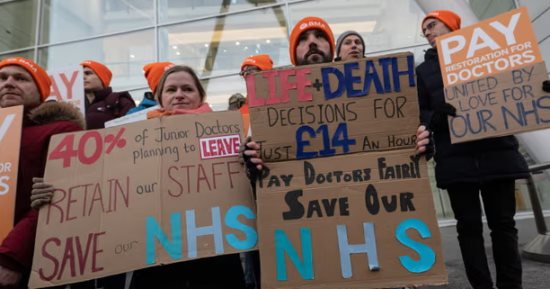 بريطانيا: الأطباء يبدأون جولة جديدة من الاضراب للمطالبة بتحسين الأجور