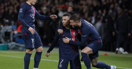 Mbappe mène l’équipe du Paris Saint-Germain contre Monaco en Ligue française