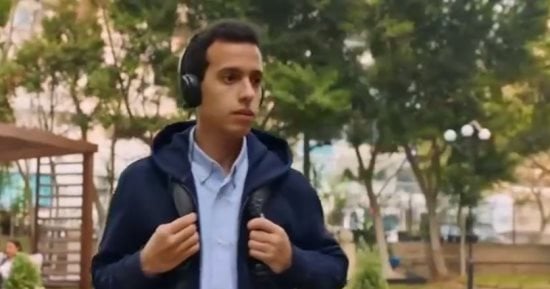 مسلسل حالة خاصة الحلقة الأولى.. طه دسوقى يكسب المليون ويسدد ديون المكتبة 